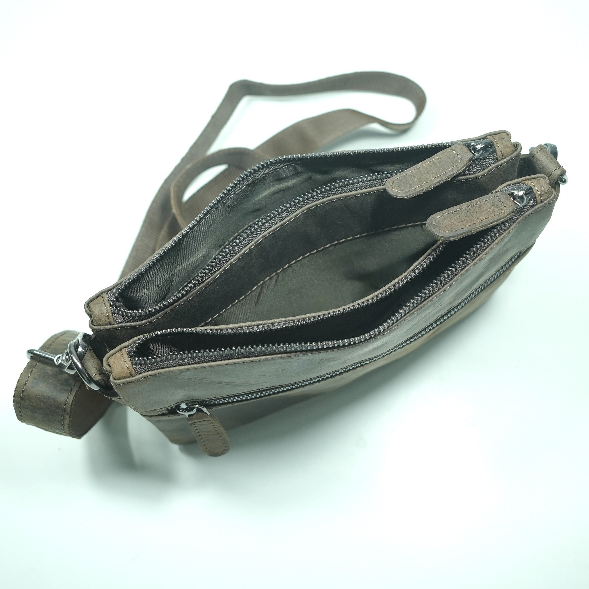 GW448852 ~ Crossbody Sling Bag