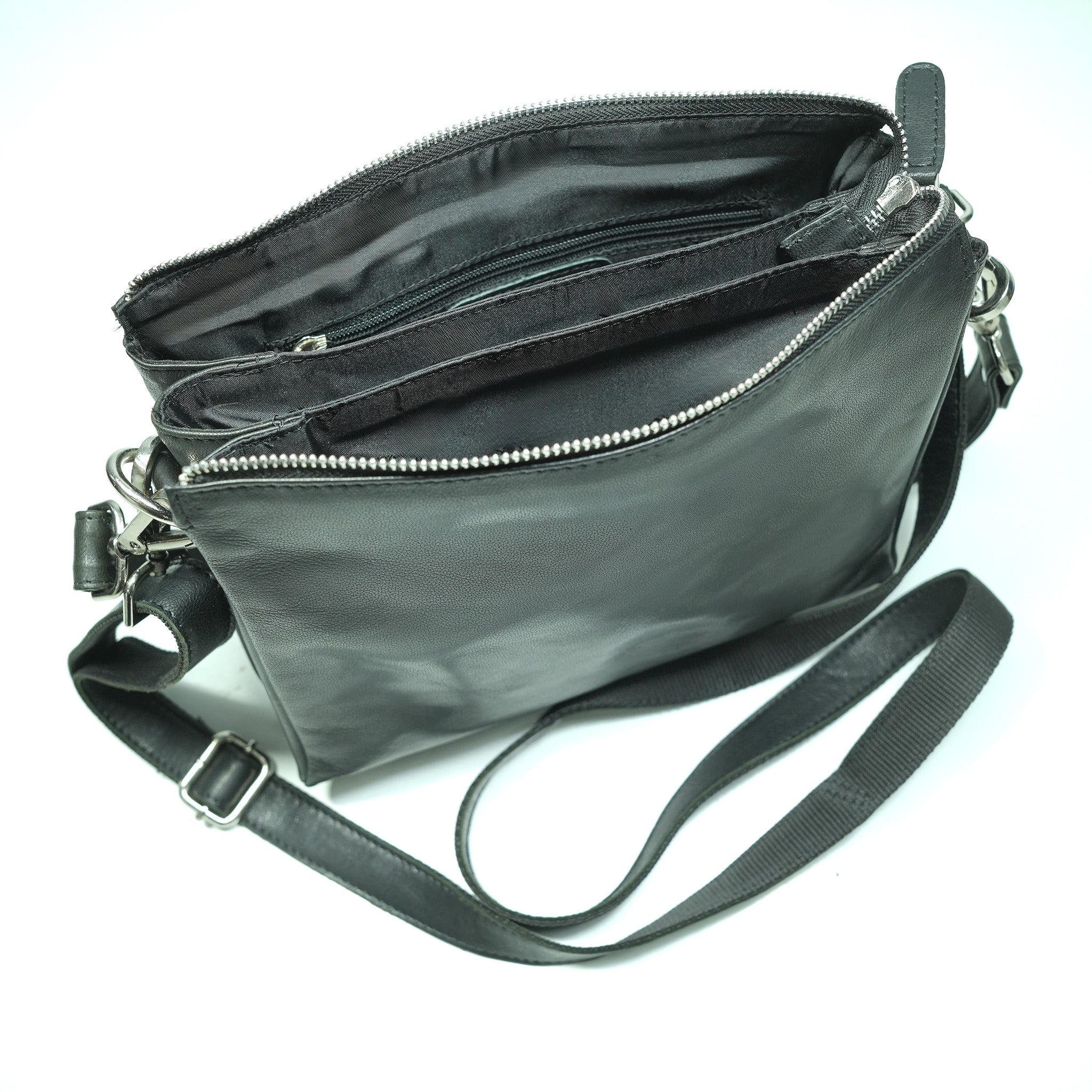 GW448854 ~ Crossbody Bag