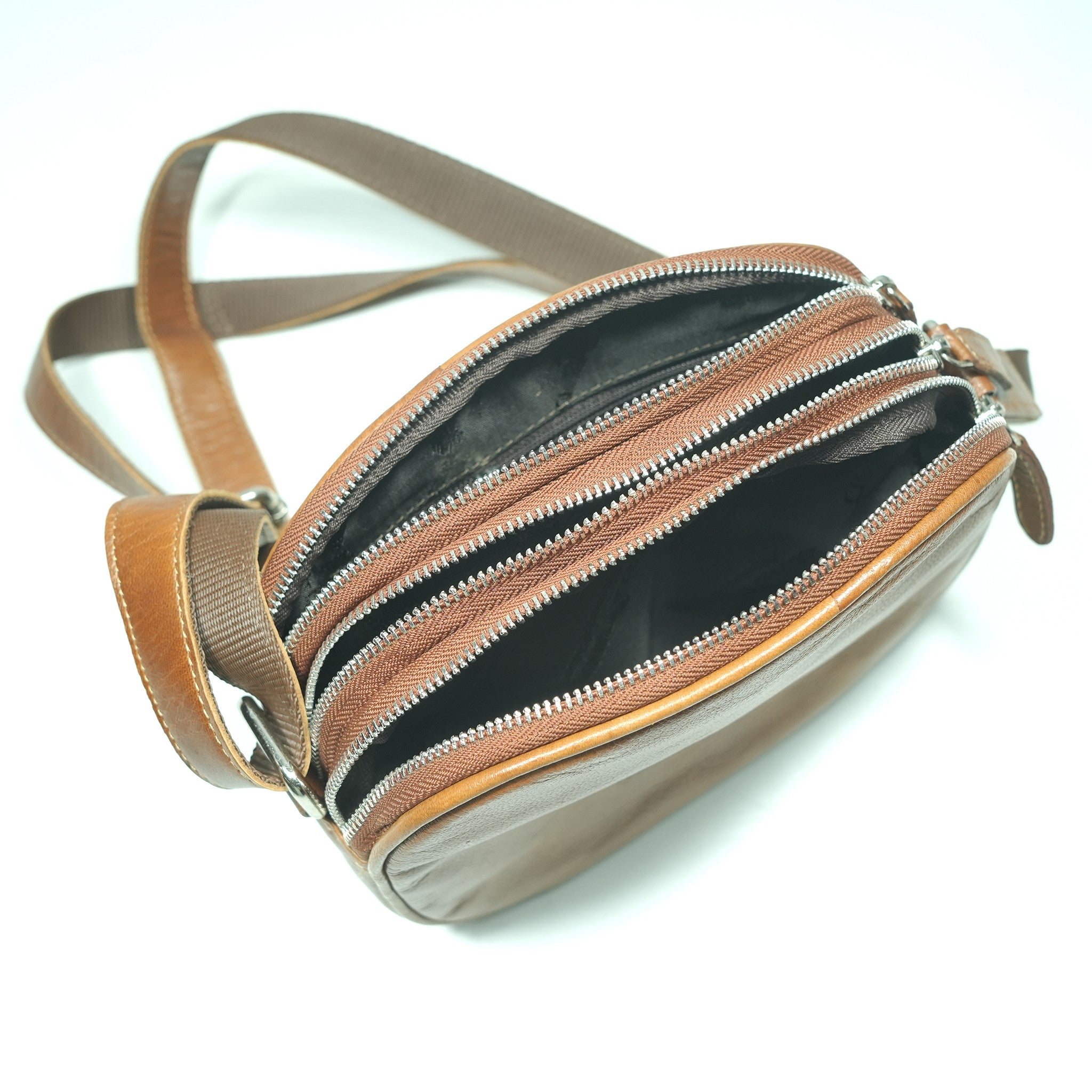 GW448855 ~ Crossbody Bag